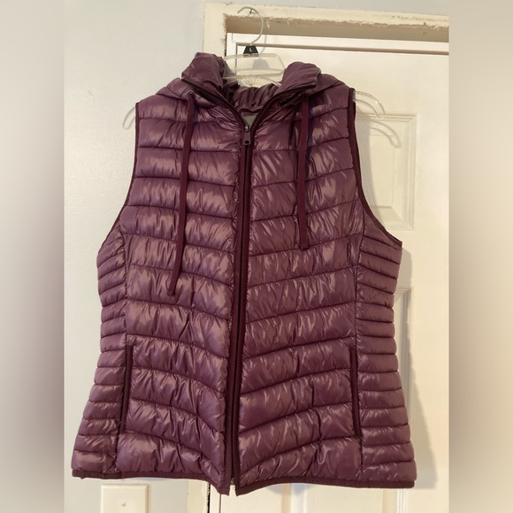 Old Navy Jackets & Blazers - New without tags never worn. Old Navy active puffer vest.